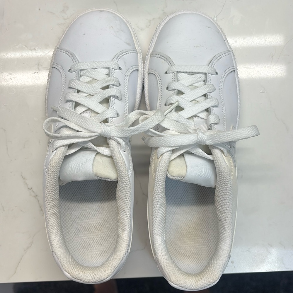 Nike flat shoes